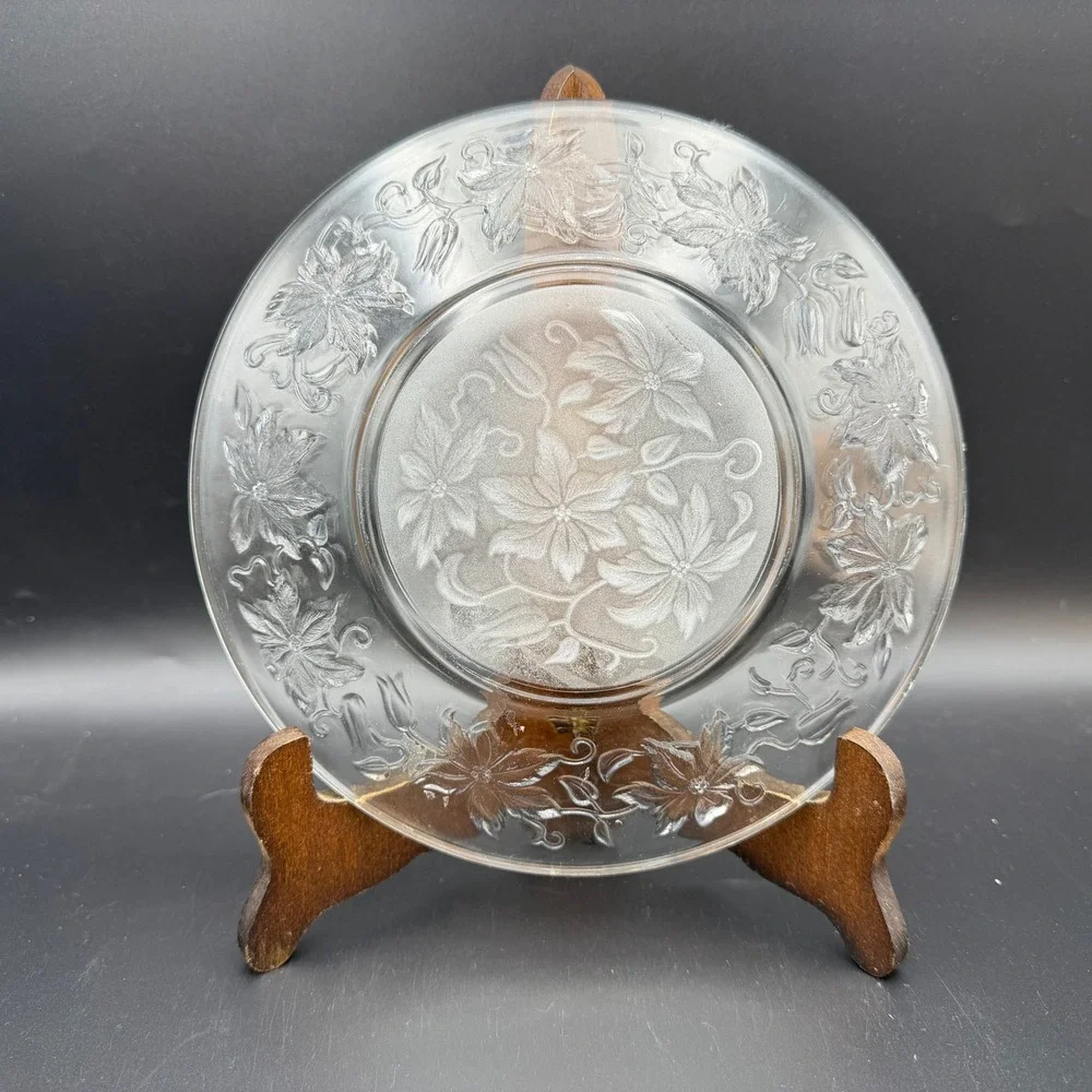 Vintage House Fantasia Poinsettia Frosted Glass Salad Plate 8